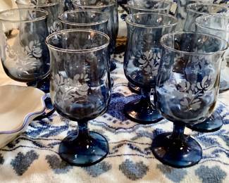 Pfaltzgraff Yorktowne Etched Blue Stem Goblets 