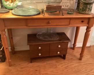 Broyhill Fontana Sofa Table