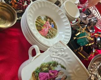 Retro mugs  and small cake plates 