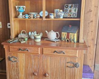 close up of rusitc hutch, love the horse shoes
