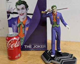 DC Comics Joker Statue with Box