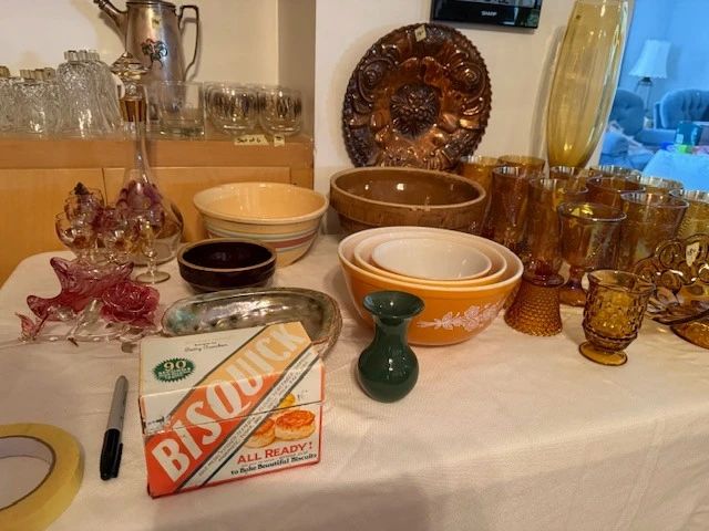 Bisquick recipe tin w/ recipes. PYREX. McCoy promotion bowl. Ford. Mercury. 