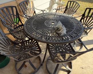 Cast aluminum patio set. 
