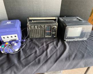 Nintendo Game Cube, Realistic AMFM Super Selective Radio, Emerson TV FM  AM