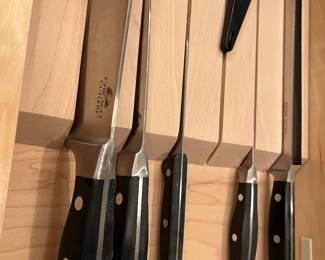 loads of barely used or new kitchen