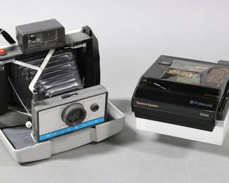 Many Vintage Cameras including Polaroid Spectra System Onyx Special Edition