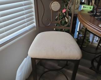 High top table and stools second image