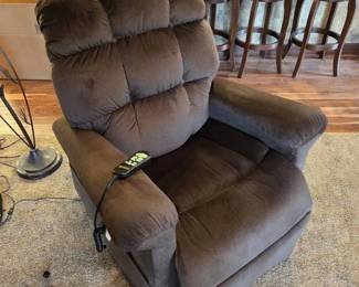 002 Golden Technologies Power Lift Recliner  Brown