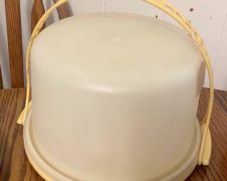 Tupperware cake carrier