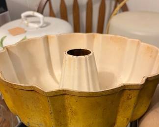 Vintage Bundt cake pan