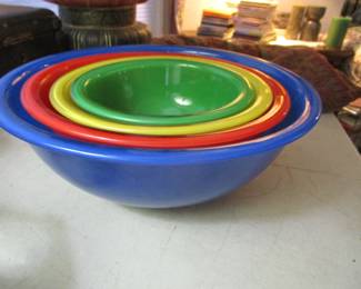 Mid Century Modern nesting bowl set