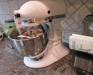 Tons and tons of kitchen