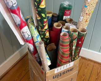 CHRISTMAS GIFT WRAPPING PAPER ROLLS
