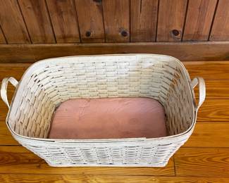VINTAGE WOVEN LAUNDRY BASKET