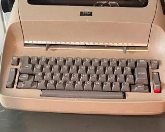 IBM ELECTRIC TYPEWRITER
