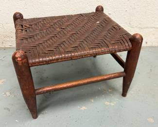 1930'S COTTAGE STYLE FLAT REED SPLINT FOOTSTOOL