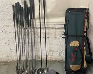 VINTAGE GOLF CLUBS WITH BAG
