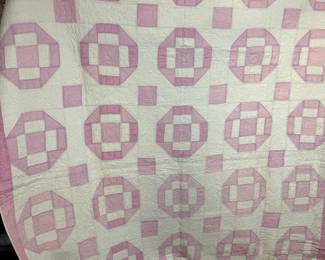 VINTAGE QUILT QUILTED BLANKET