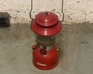 VINTAGE COLEMAN MODEL 200 LANTERN WITH ORIGINAL PYREX GLOBE 
