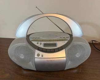 VINTAGE PORTABLE BOOMBOX CD CASSETTE PLAYER 