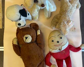 VINTAGE PLUSH SNOOPY HUMPTY DUMPTY