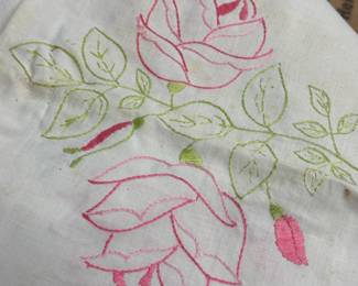 VINTAGE EMBROIDERED & CROCHETED LINENS