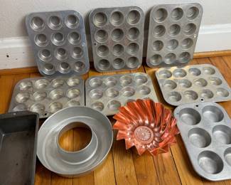 BAKING PANS MUFFIN TINS GELATIN MOLDS 