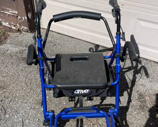 DRIVE MEDICAL DUET 2 IN 1 ROLLATOR WHEELCHAIR