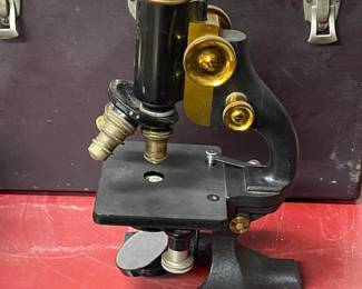 VINTAGE MICROSCOPE E LEITZ WETZLAR