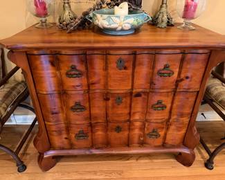 Spanish Pine chest Romweber 