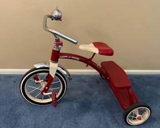 Radio Flyer Red Classic Tricycle with Chrome Handlebars  Bell