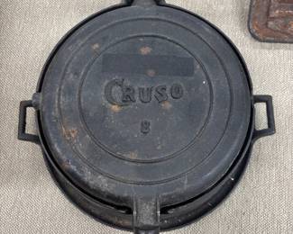 Cruso waffle cast iron maker
