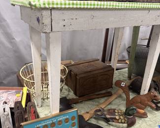 primitive table