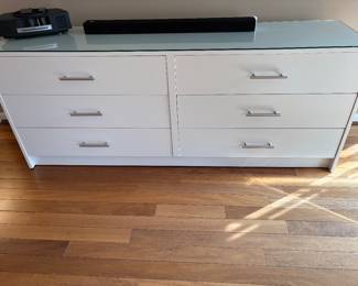6-drawer dresser with glass top - Mid-Mod
