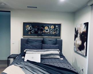 Queen bedrooms set and pictures