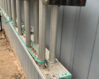 24’ Aluminum Extension Ladder