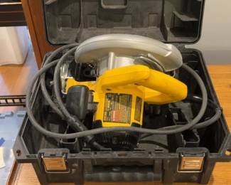DEWALT DW369 7-1/4 Inch Circular Saw with Carrying Case