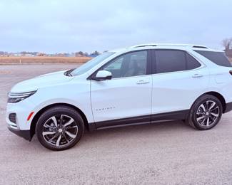 2022 Chevrolet Equinox Premier AWD – Only 1,800 Miles