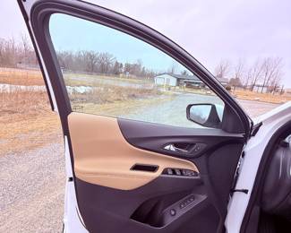 2022 Chevrolet Equinox Premier AWD – Only 1,800 Miles