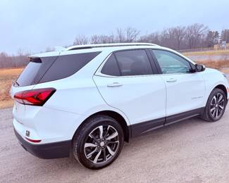 2022 Chevrolet Equinox Premier AWD – Only 1,800 Miles