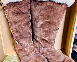 New UGG BOOTS 8.5