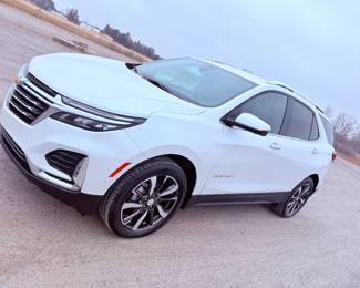 2022 Chevrolet Equinox Premier AWD – Only 1,800 Miles