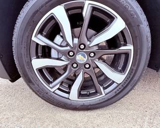 2022 Chevrolet Equinox Premier AWD – Only 1,800 Miles