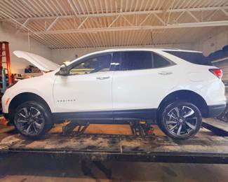 2022 Chevrolet Equinox Premier AWD – Only 1,800 Miles