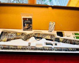 Browning BPS Mossy Oak Break-Up 12 gauge pump shotgun (new in box)