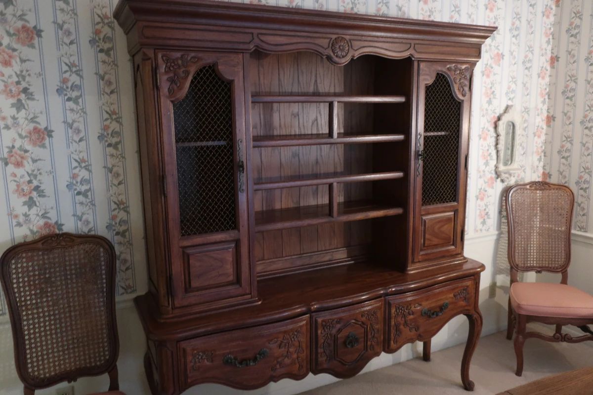 Thomasville China Hutch 18" deep x 71" wide x 78" high (1) 595.00