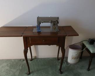 singer   sewing  machine 