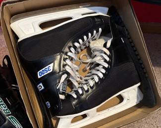 NIB Men’s CCM Ice Skates
