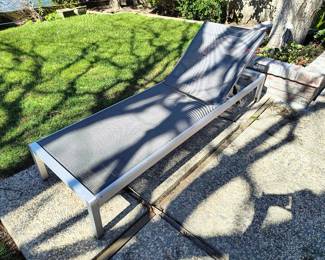 Outdoor mesh and aluminum lounge chair. Modern style.