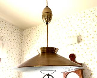 Wonderful pull down light fixture from the ‘50’s